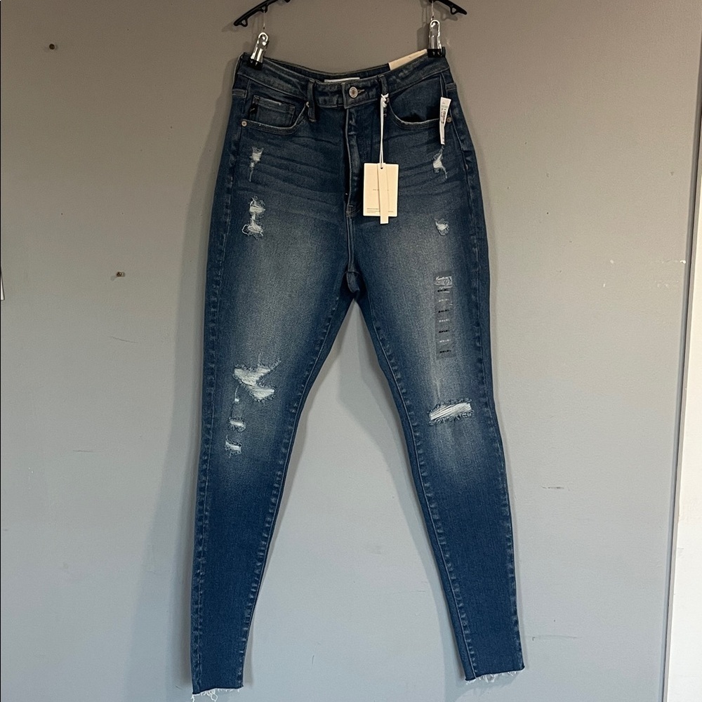 Woman’s KanCan Blue Distressed Skinny Jeans 28x28